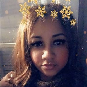 Meet your Posher, Yoania